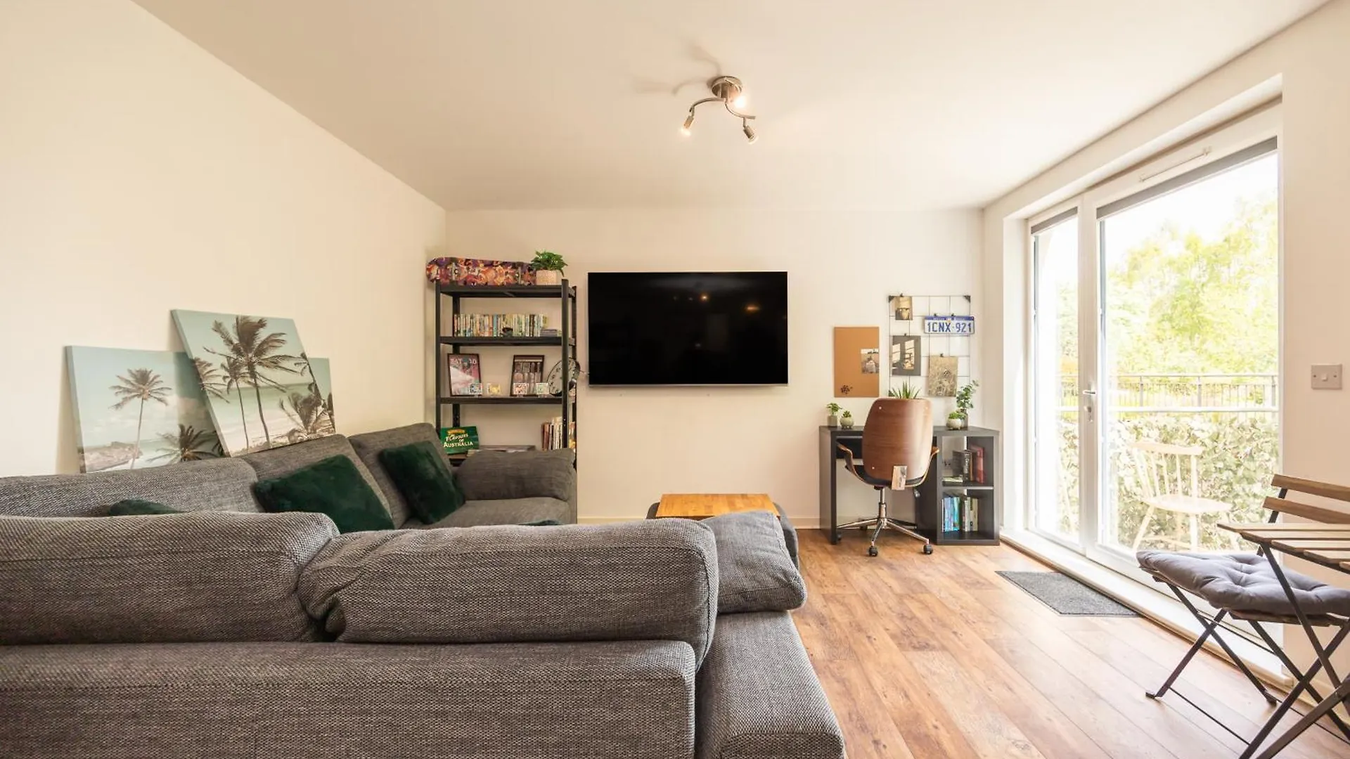 Inviting 1-Bed Flat With Patio Near Lochend Park Apartment Edinburgh